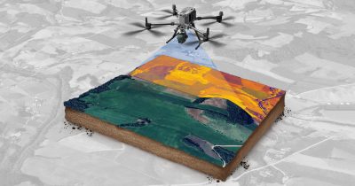 drone dji matrice 300 rtk com sensor LiDAR sobrevoando terreno
